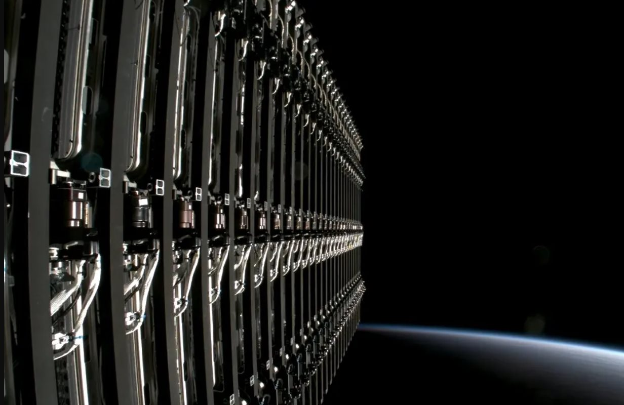 Vệ tinh Starlink của Elon Musk vỡ tan ở độ cao 560km , rủi ro v&agrave; tham vọng 1 triệu vệ tinh - Ảnh 3.