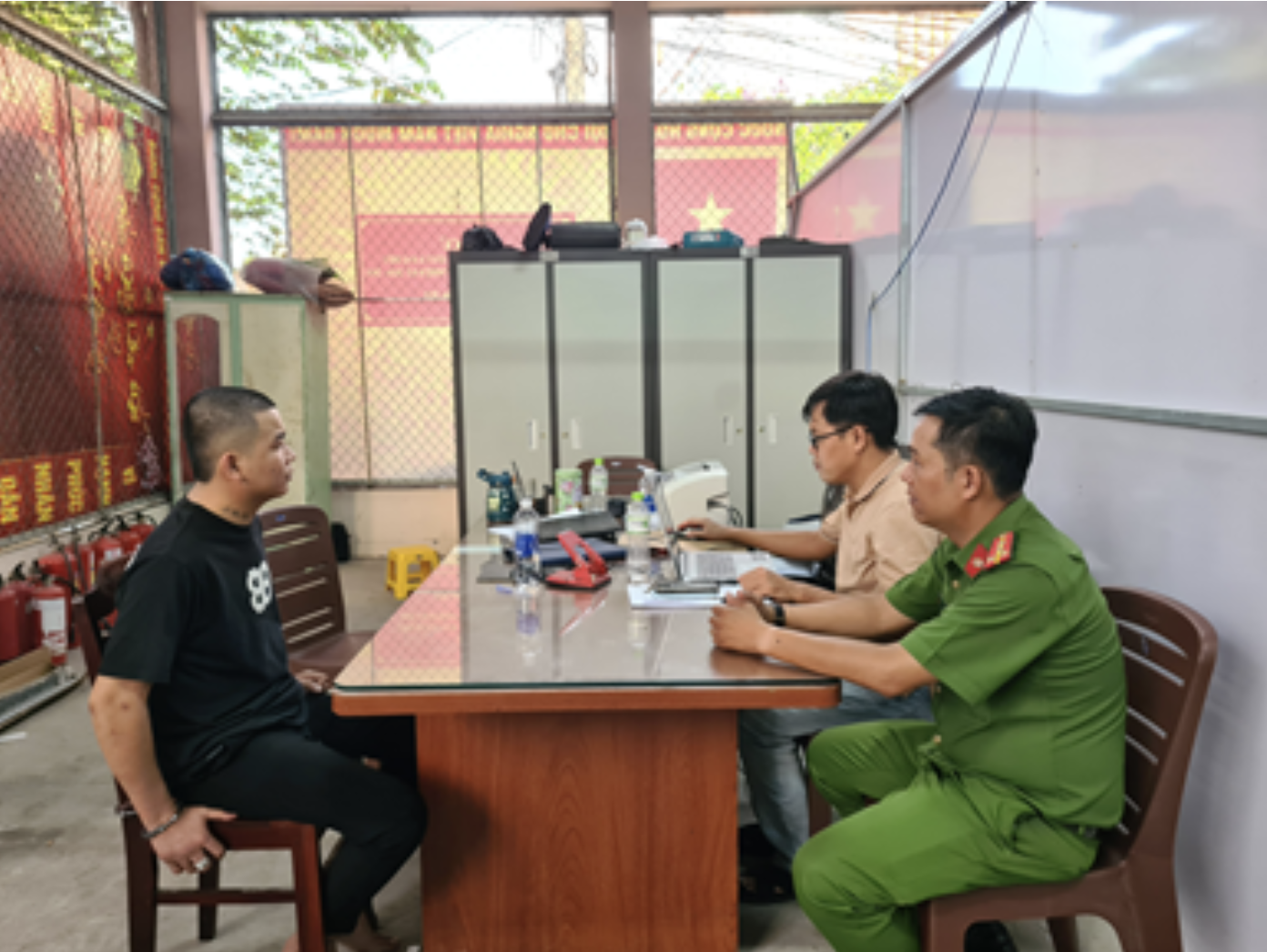 Bắt đối tượng truy n&atilde; trong vụ ẩu đả tại qu&aacute;n Z . D . C ở Cần Thơ - Ảnh 1.