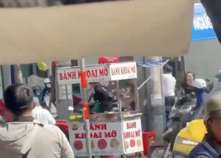 X&ocirc; x&aacute;t TPHCM g&acirc;y n&aacute;o loạn tr&ecirc;n đường C&aacute;ch mạng Th&aacute;ng T&aacute;m , C&ocirc;ng an v&agrave;o cuộc xử l&yacute; - Ảnh 1.