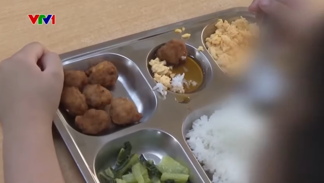 Vụ 300 tấn thịt lợn bệnh: Bất ngờ lời "k&ecirc;u oan" của c&ocirc;ng ty trực tiếp đưa heo bệnh v&agrave;o c&aacute;c trường học - Ảnh 3.