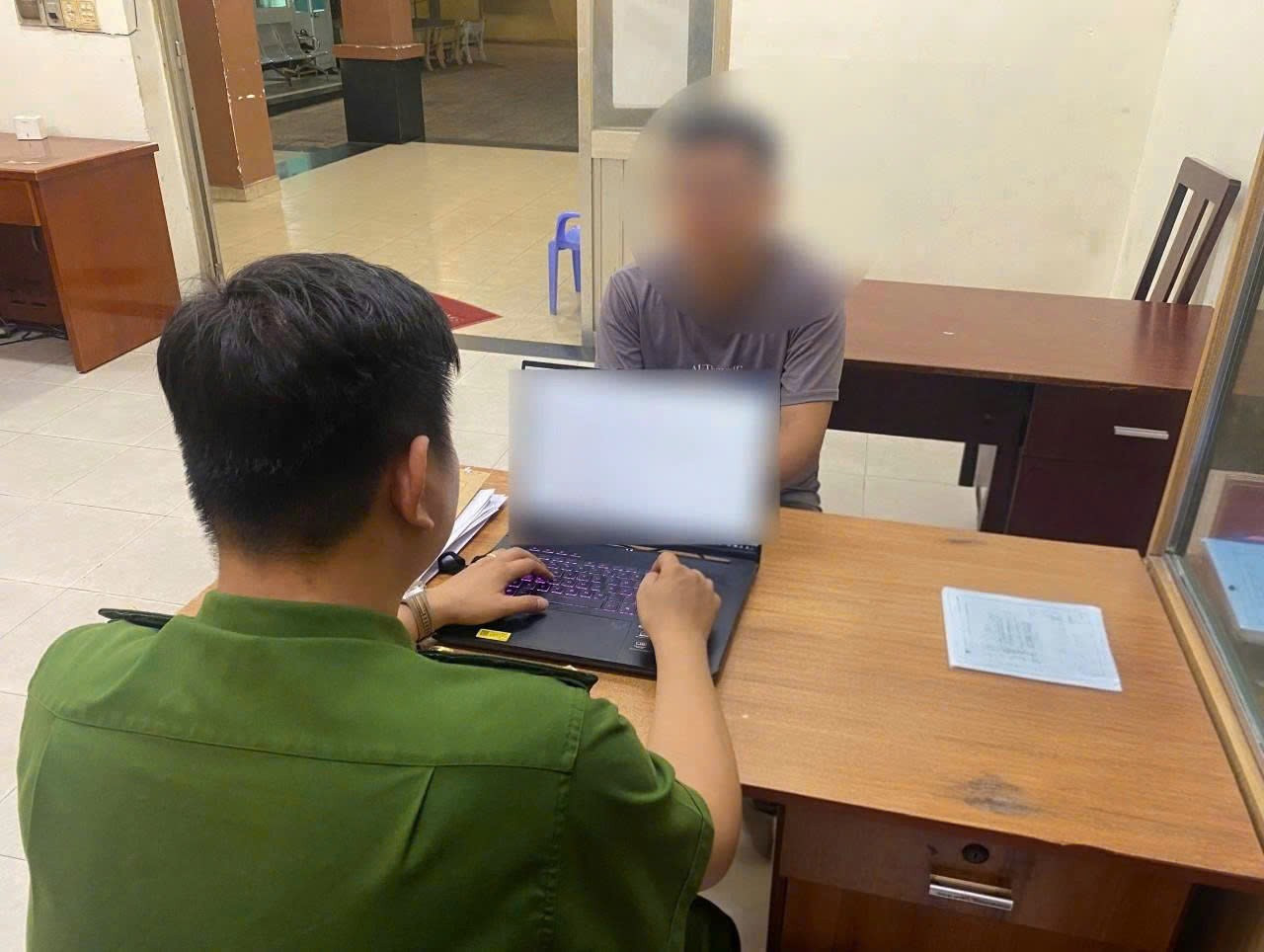 Khởi tố 2 người G&acirc;y rối trật tự sau va chạm giao th&ocirc;ng tại TPHCM - Ảnh 3.