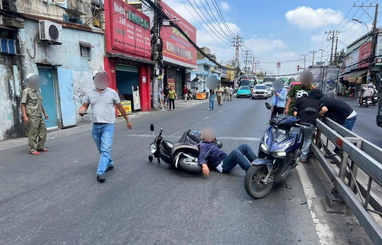 Khởi tố 2 người G&acirc;y rối trật tự sau va chạm giao th&ocirc;ng tại TPHCM - Ảnh 2.