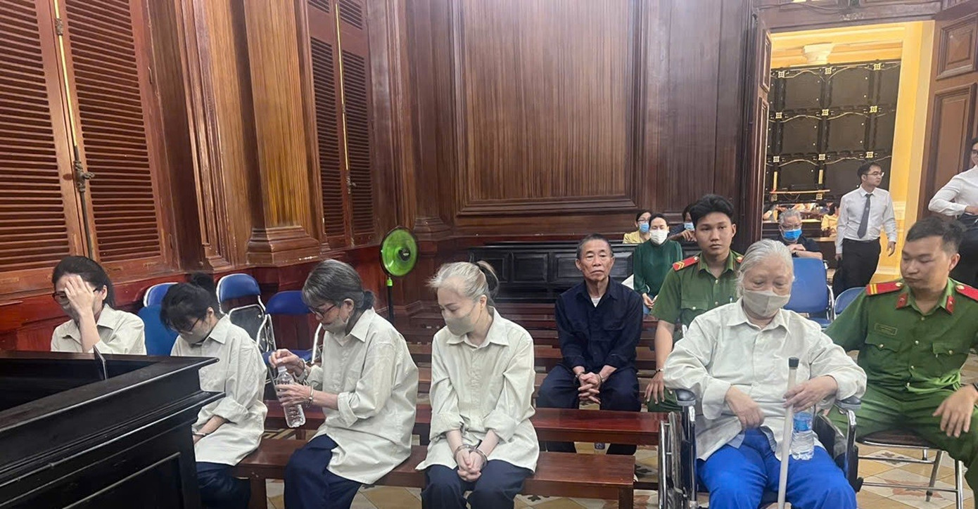 X&eacute;t xử vụ &aacute;n Hứa Thị Phấn: Sai phạm vay 249 tỷ đồng tr&aacute;i quy định - Ảnh 2.