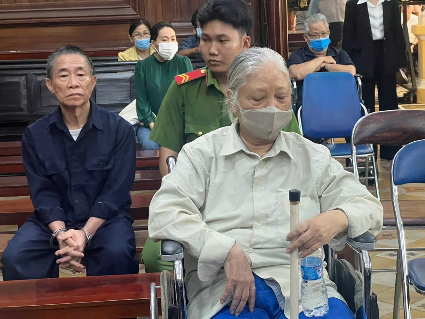 X&eacute;t xử vụ &aacute;n Hứa Thị Phấn: Sai phạm vay 249 tỷ đồng tr&aacute;i quy định - Ảnh 1.