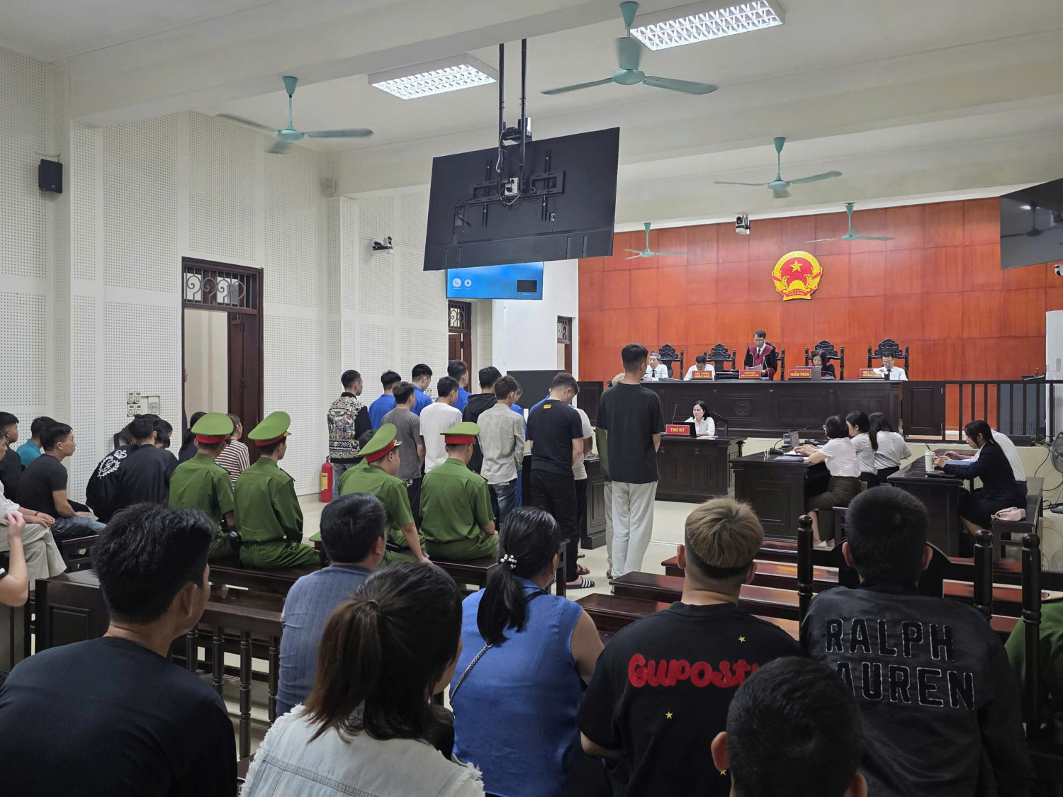 5 Bị cáo nhóm Báo Thủ lĩnh án Giết người tại Quảng Ninh năm 2023 - Ảnh 1.