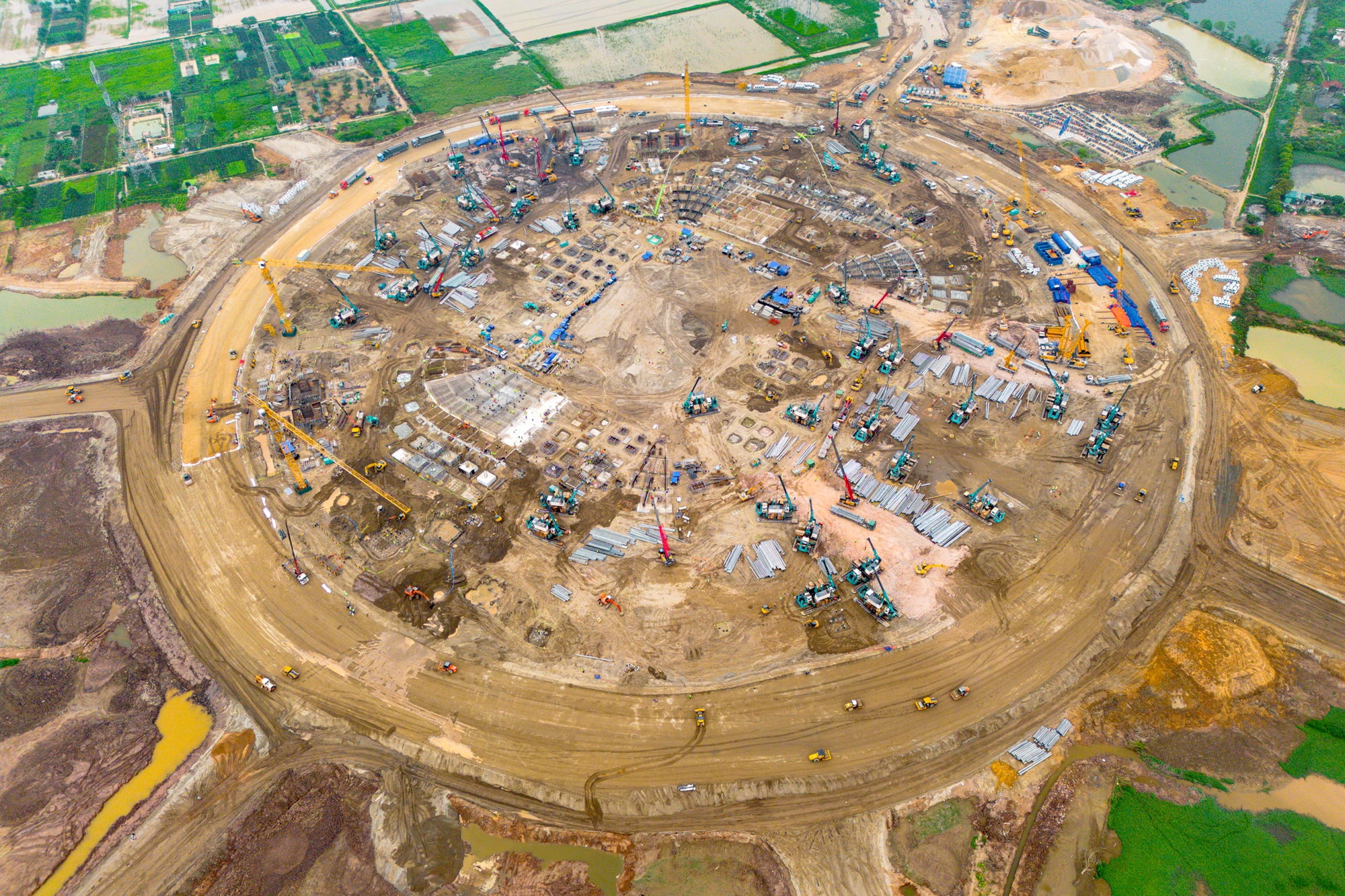 Toàn cảnh mạng lưới giao thông hàng trăm nghìn tỷ kết nối đại đô thị lớn nhất cả nước: Đường 90 m, cao tốc 12 làn xe, ga rộng nhất của tuyến đường sắt 67 tỷ USD - Ảnh 12.