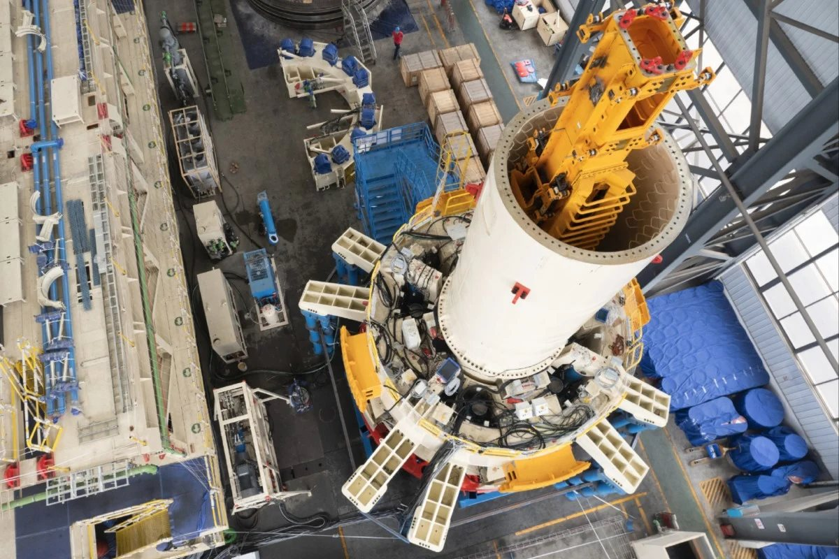 Trung Quốc ph&aacute;t triển T&agrave;u s&acirc;n bay l&ograve;ng đất 500 tấn , khai th&aacute;c kho&aacute;ng sản s&acirc;u kiệt xuất - Ảnh 1.