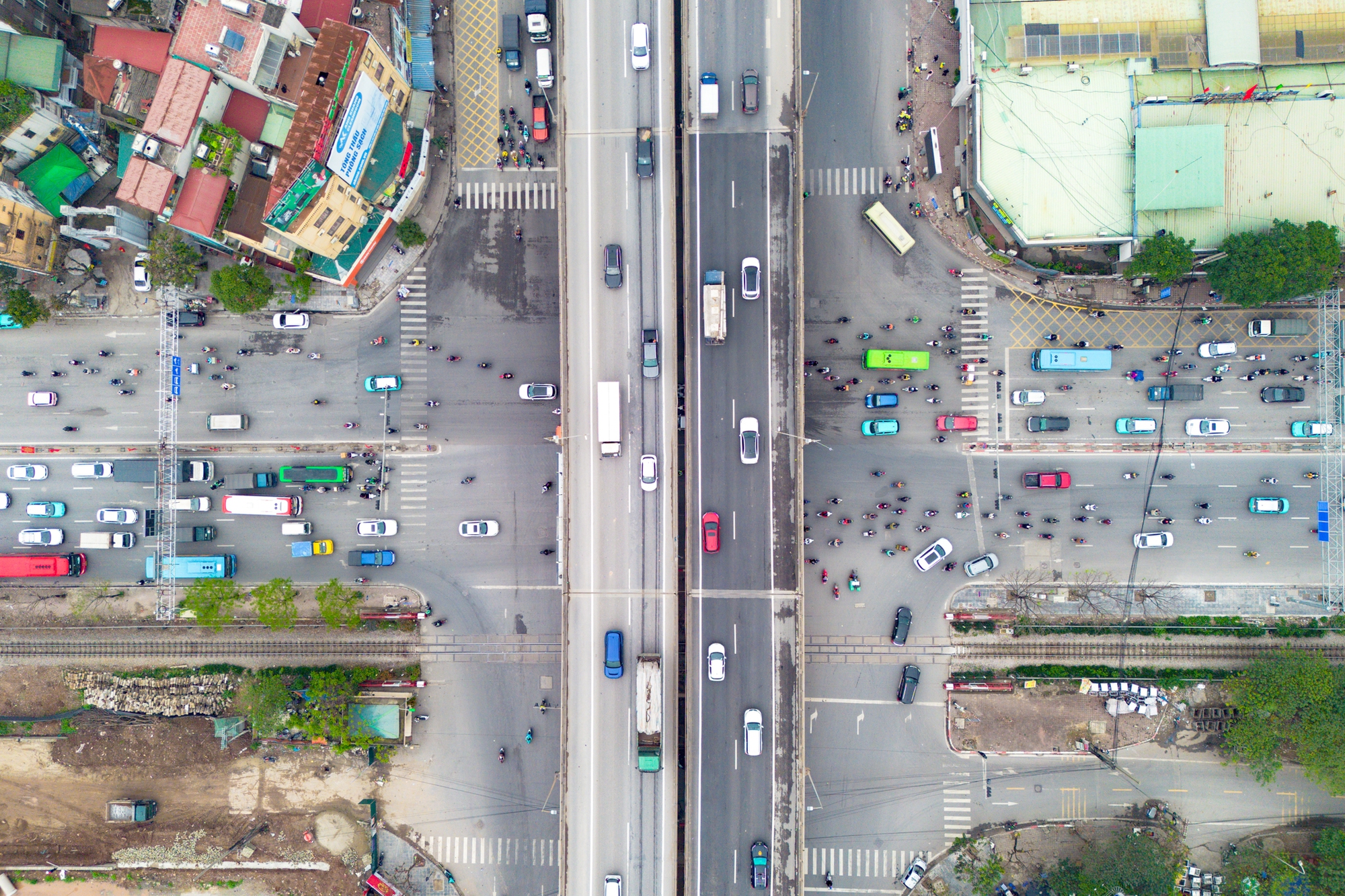 Toàn cảnh mạng lưới giao thông hàng trăm nghìn tỷ kết nối đại đô thị lớn nhất cả nước: Đường 90 m, cao tốc 12 làn xe, ga rộng nhất của tuyến đường sắt 67 tỷ USD - Ảnh 4.