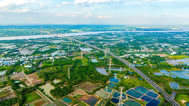 Việt Nam sắp hoàn thành cây cầu dây văng sở hữu nhịp chính 300m, tĩnh không thông thuyền cao kỷ lục chưa từng có trong lịch sử - Ảnh 2.