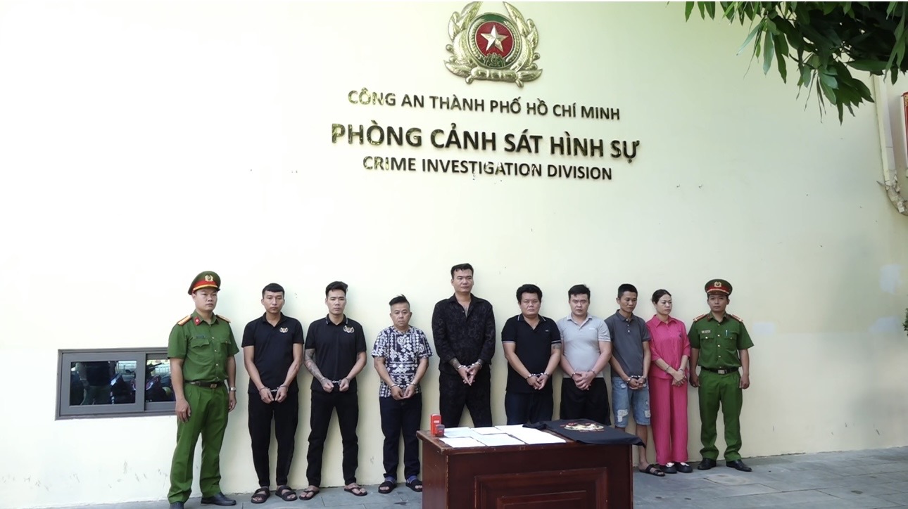 Bắt vợ chồng Gi&aacute;m đốc Hồ Minh Đạt v&agrave; Nguyễn Thị Giang về tội Cưỡng đoạt t&agrave;i sản - Ảnh 1.