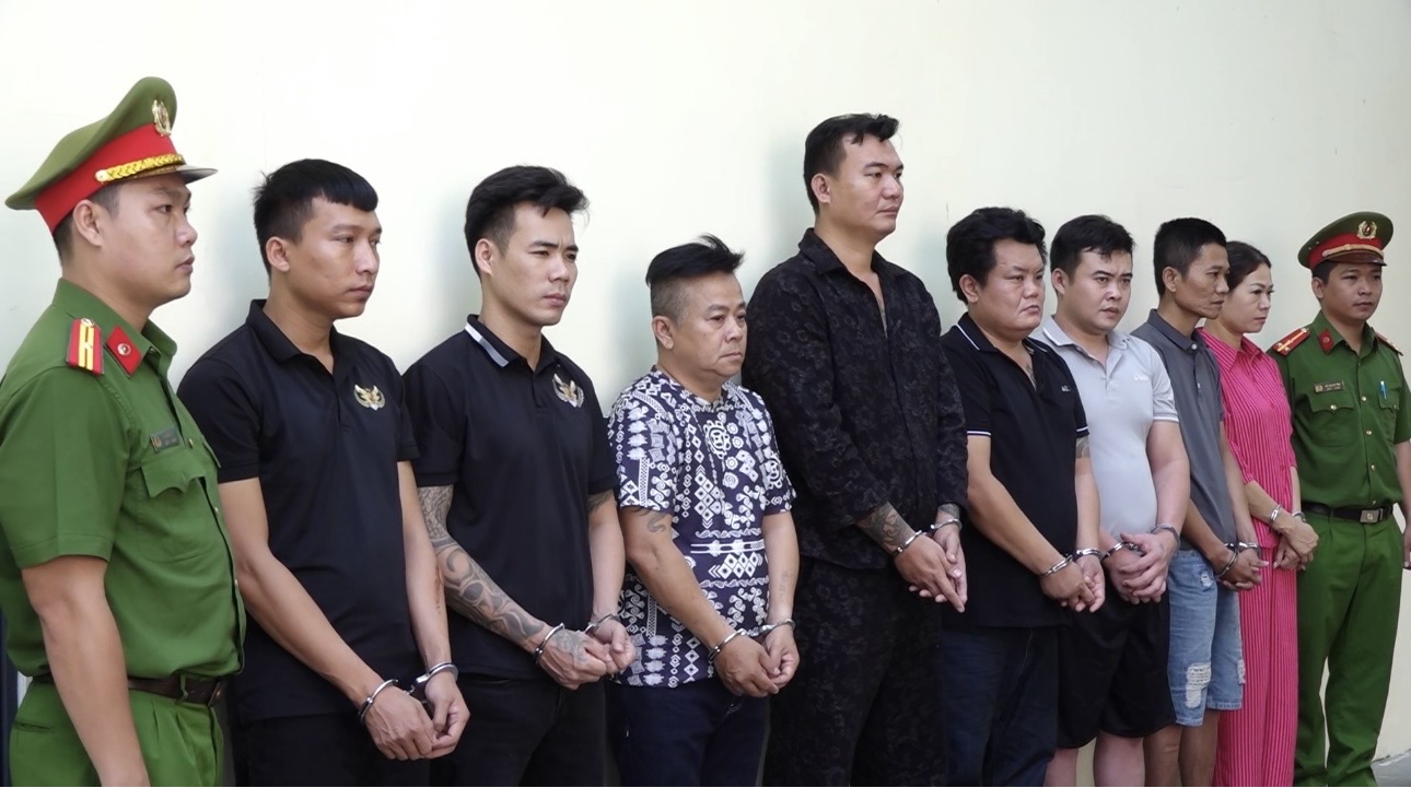 Bắt vợ chồng Gi&aacute;m đốc Hồ Minh Đạt v&agrave; Nguyễn Thị Giang về tội Cưỡng đoạt t&agrave;i sản - Ảnh 2.