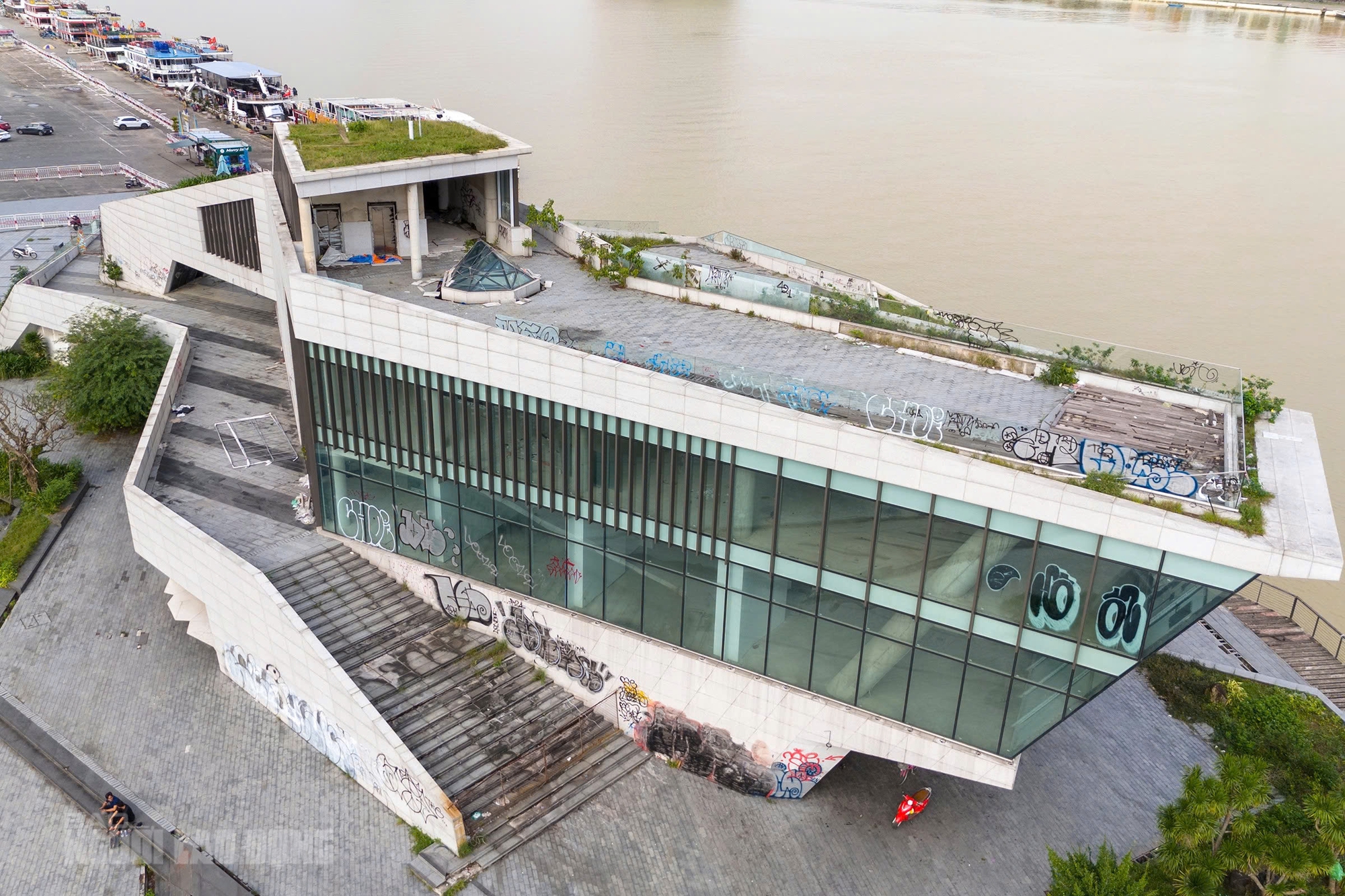 Cận cảnh bến du thuyền trăm tỉ b&ecirc;n s&ocirc;ng H&agrave;n - Ảnh 4.