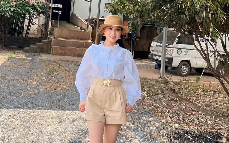 Nữ ca sĩ qu&ecirc; TP.HCM lấy chồng tỷ ph&uacute; n&oacute;i thẳng: "T&ocirc;i quen anh Ch&iacute;nh l&uacute;c đ&oacute; anh ở nh&agrave; thu&ecirc;" - Ảnh 1.