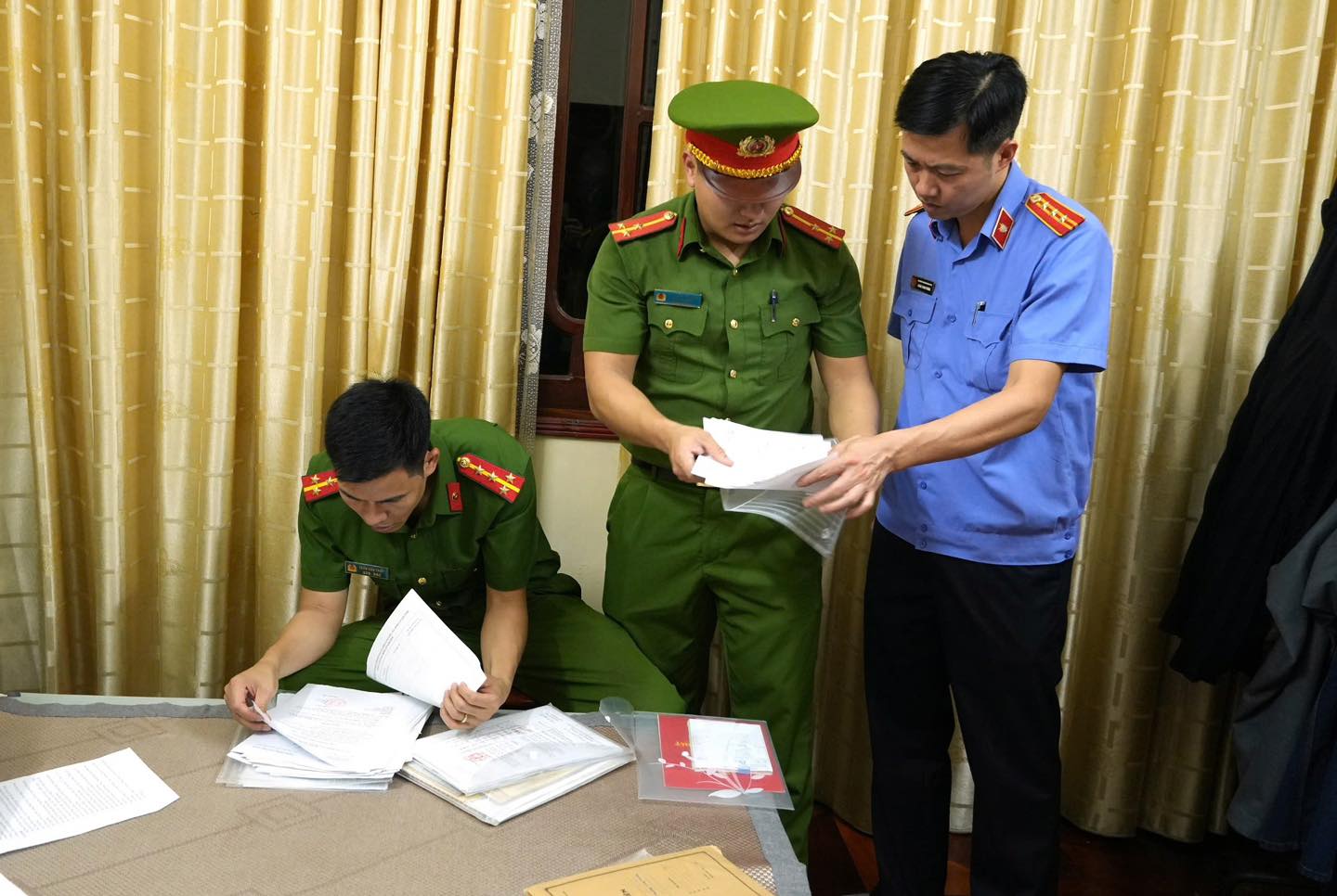 Nguyên Phó Chủ tịch TP bị bắt vì liên quan nhóm xã hội đen năm 2026 - Ảnh 3. Nguyên Phó Chủ tịch TP bị bắt vì liên quan nhóm xã hội đen năm 2026 - Ảnh 3.