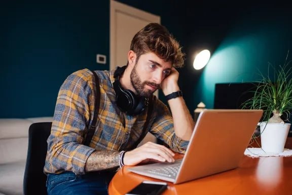 80 % Nh&acirc;n vi&ecirc;n tẩy chay AI: Sự thật bất ngờ về c&ocirc;ng nghệ năm 2026 - Ảnh 2.