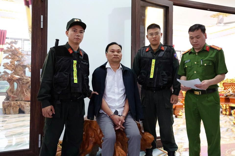 Nguyên Phó Chủ tịch TP bị bắt vì liên quan nhóm xã hội đen năm 2026 - Ảnh 7. Nguyên Phó Chủ tịch TP bị bắt vì liên quan nhóm xã hội đen năm 2026 - Ảnh 7.