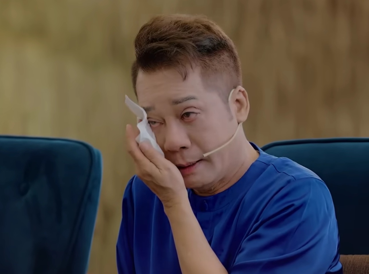 Nữ nghệ sĩ bỏ nghề đi b&aacute;n nước, Minh Nh&iacute; bật kh&oacute;c nức nở - Ảnh 2.