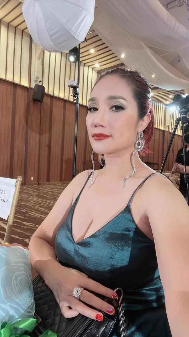 Mẹ đơn thân là NSƯT miền Nam đóng cửa quán cafe, bán đồ cũ: “Người ta nói tôi quá trời luôn” - Ảnh 4.