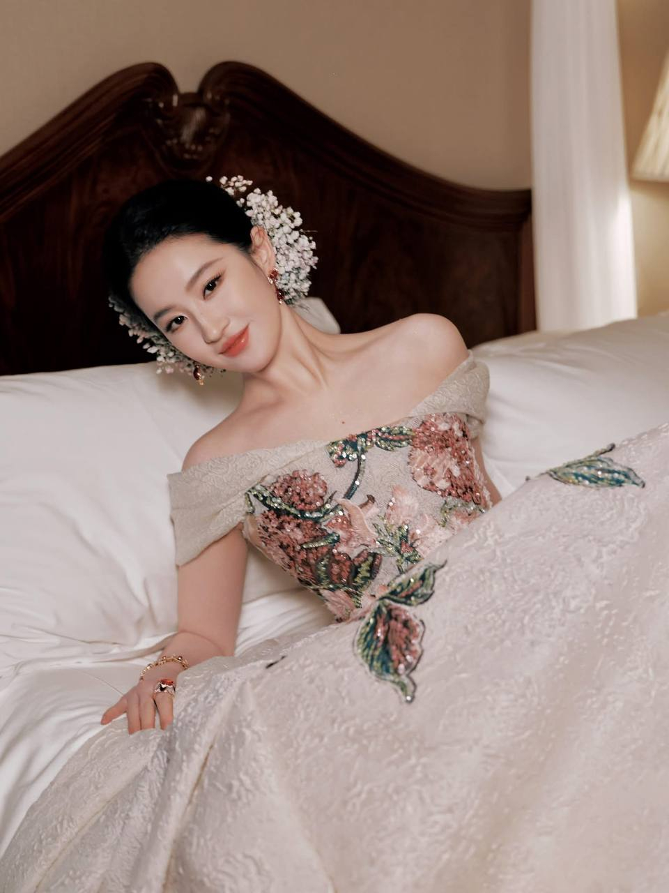 Clip năm 2009 đ&atilde; dự b&aacute;o trước về độ hot của Lưu Diệc Phi, mỹ nh&acirc;n 22 tuổi vươn m&igrave;nh một bước th&agrave;nh "thần ti&ecirc;n tỷ tỷ"- Ảnh 10.