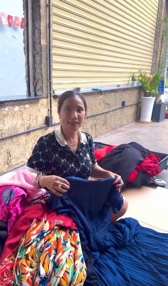 Mẹ đơn thân là NSƯT miền Nam đóng cửa quán cafe, bán đồ cũ: “Người ta nói tôi quá trời luôn” - Ảnh 3.