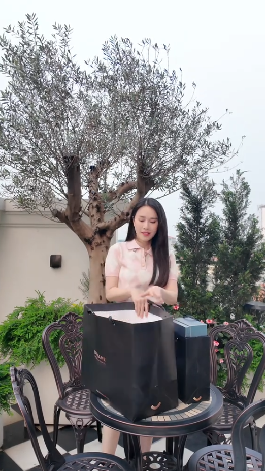 MC xinh nhất VTV ở biệt thự 9 tầng: Kh&ocirc;ng khoe m&agrave; vẫn lộ gu gi&agrave;u c&oacute; qua một chi tiết nhỏ - Ảnh 2.