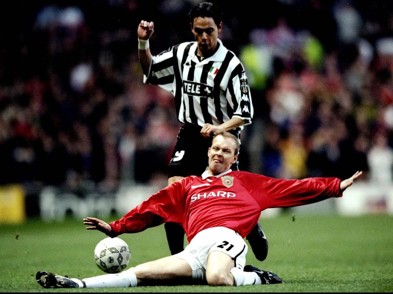 “Hiếm có khó tìm”: 10 cầu thủ từng vô địch Ngoại hạng Anh với 2 CLB - Ảnh 1.