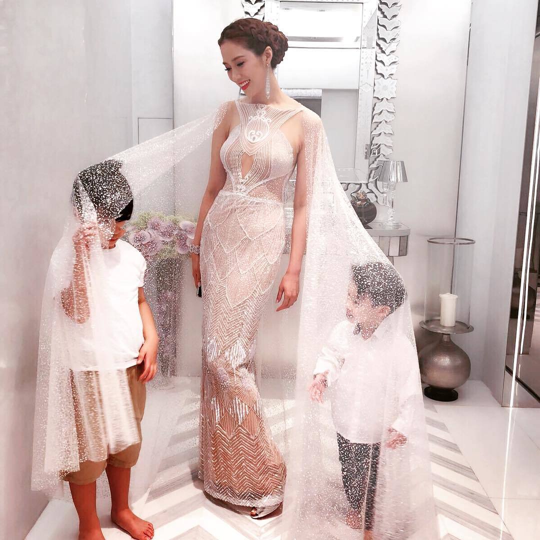 Nhan sắc Từ Tử Kỳ: Con d&acirc;u tỷ ph&uacute; gi&agrave;u nhất Hồng K&ocirc;ng, &ldquo;đ&ocirc;i tay l&agrave; để đeo kim cương, kh&ocirc;ng phải rửa b&aacute;t&rdquo; - Ảnh 6.