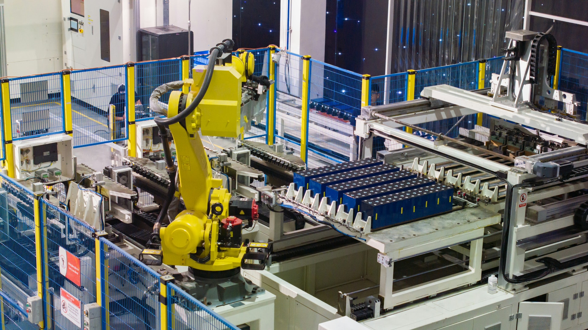 Hưng Y&ecirc;n c&oacute; nh&agrave; m&aacute;y pin lưu trữ năng lượng đạt chuẩn thế giới: Diện t&iacute;ch 1,2 hecta, do người Việt l&agrave;m chủ - Ảnh 3.