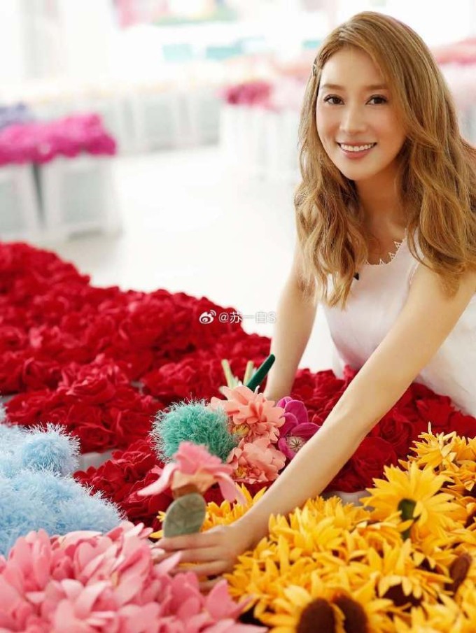 Nhan sắc Từ Tử Kỳ: Con d&acirc;u tỷ ph&uacute; gi&agrave;u nhất Hồng K&ocirc;ng, &ldquo;đ&ocirc;i tay l&agrave; để đeo kim cương, kh&ocirc;ng phải rửa b&aacute;t&rdquo; - Ảnh 8.