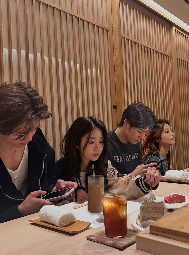 C&aacute;ch ứng xử th&ocirc;ng minh khi bị gọi l&agrave; đại gia trong bữa ăn nh&oacute;m - Ảnh 2.