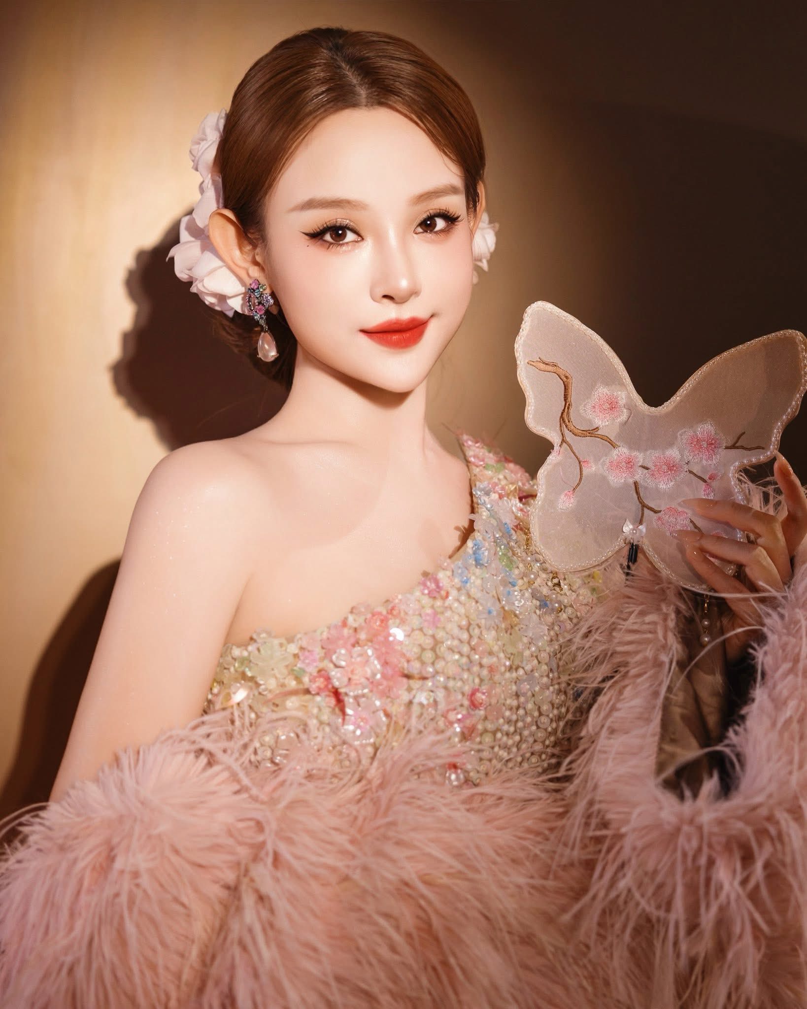 Cuộc đời mơ ước của &ldquo;hot girl&rdquo; Huyền Baby: Sống trong biệt thự trăm tỷ, nhan sắc trẻ m&atilde;i kh&ocirc;ng gi&agrave; - Ảnh 9.