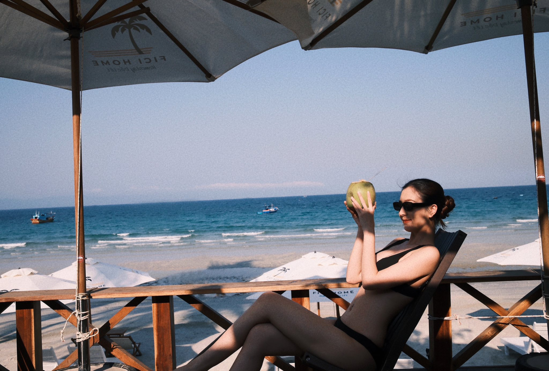 Nhan sắc vợ k&eacute;m 17 tuổi của Hồ Quang Hiếu: Xứng danh &ldquo;g&aacute;i một con tr&ocirc;ng m&ograve;n con mắt&rdquo; - Ảnh 2.