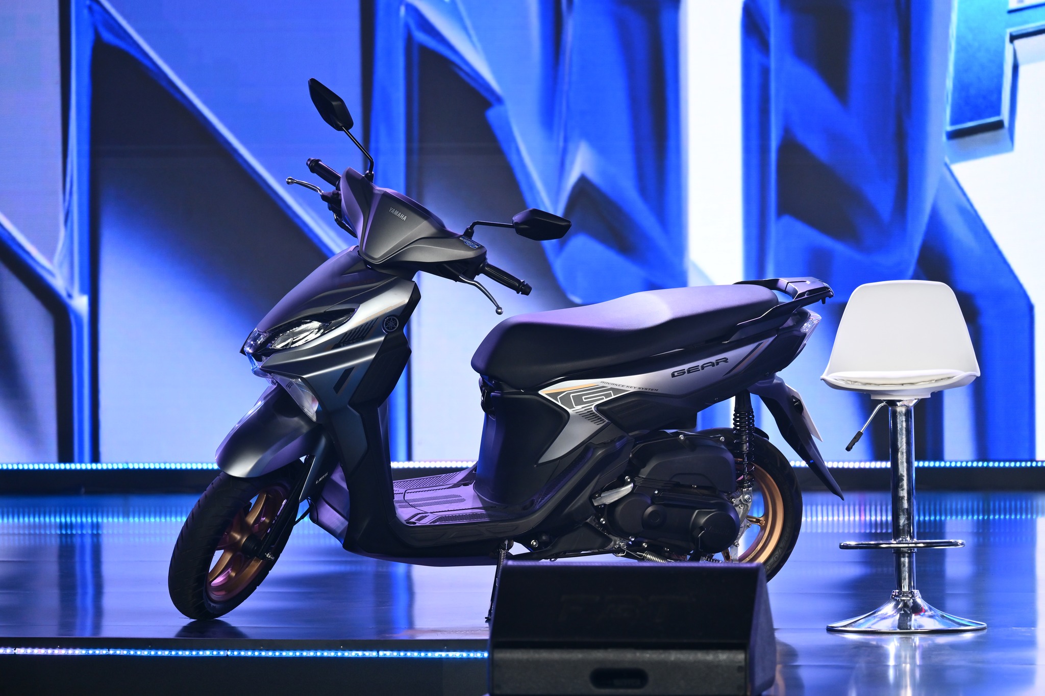 Xe tay ga Yamaha vừa ra mắt khách Việt: Động cơ hybrid ăn ít xăng hơn cả Sirius, giá cạnh tranh Vision - Ảnh 2.