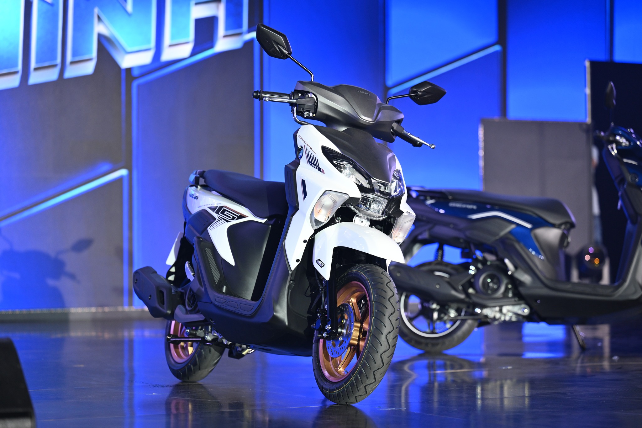 Xe tay ga Yamaha vừa ra mắt khách Việt: Động cơ hybrid ăn ít xăng hơn cả Sirius, giá cạnh tranh Vision - Ảnh 1.