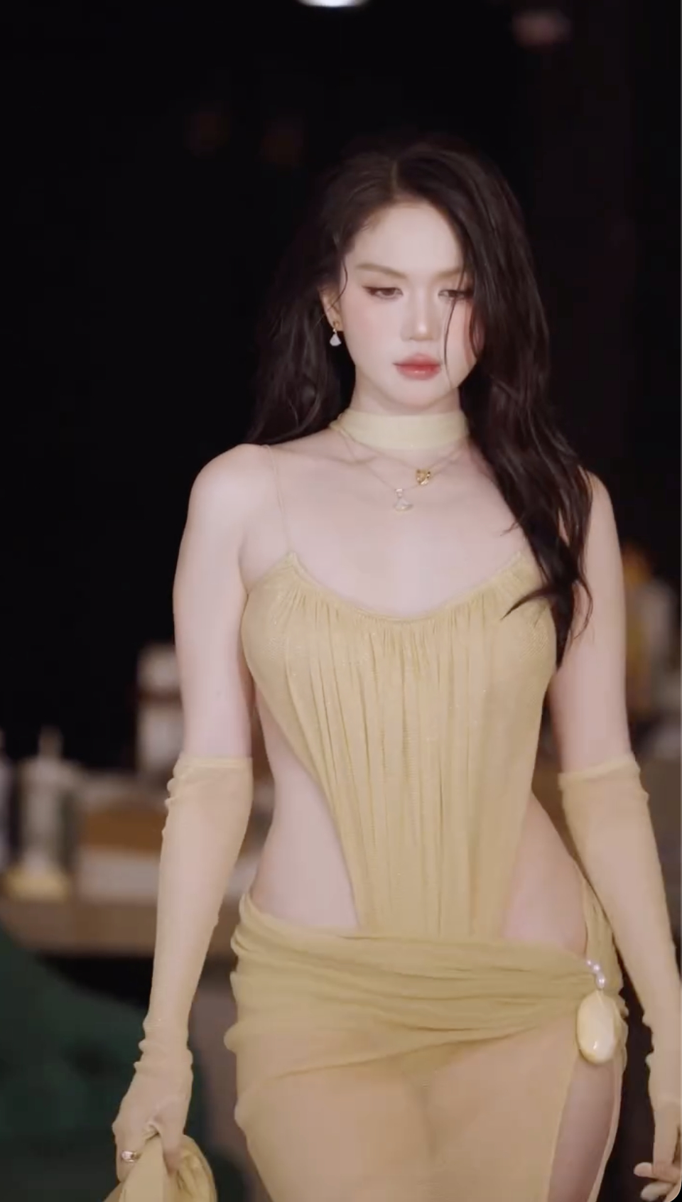 D&ugrave; đ&atilde; xx tuổi, Ngọc Trinh vẫn đẹp kh&ocirc;ng thể rời mắt - Ảnh 1.