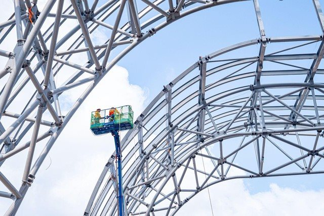 Đại gia gốc Thanh H&oacute;a x&acirc;y v&ograve;m th&eacute;p lớn nhất h&agrave;nh tinh g&oacute;p mặt tại c&ocirc;ng tr&igrave;nh APEC 2027: M&aacute;i th&eacute;p 12.000 tấn, vượt nhịp 81m kh&ocirc;ng cột, c&ocirc;ng nghệ Thụy Sĩ g&oacute;p sức - Ảnh 3.