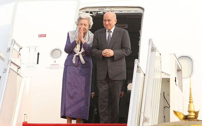 Ch&ocirc;n xe Mercedes biển số 8888 c&ugrave;ng người qu&aacute; cố: H&agrave;nh động g&acirc;y tranh c&atilde;i ở Trung Quốc - Ảnh 2.