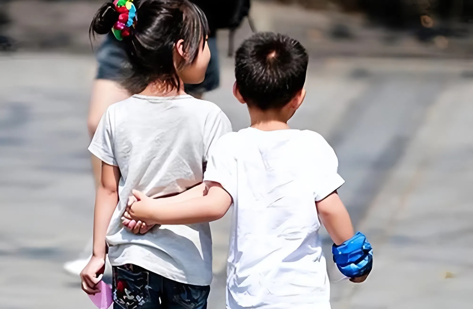 Những vấn đề thường gặp của gia đ&igrave;nh c&oacute; hai con - Ảnh 1.