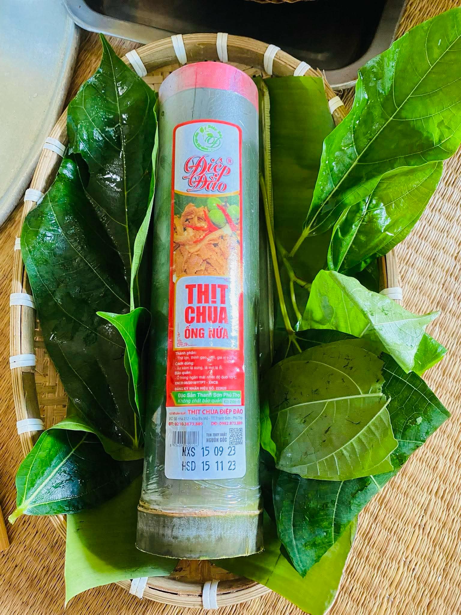 Đặc sản miền núi khiến cô ca sĩ vừa ăn vừa nhún nhảy, nhận xét: 