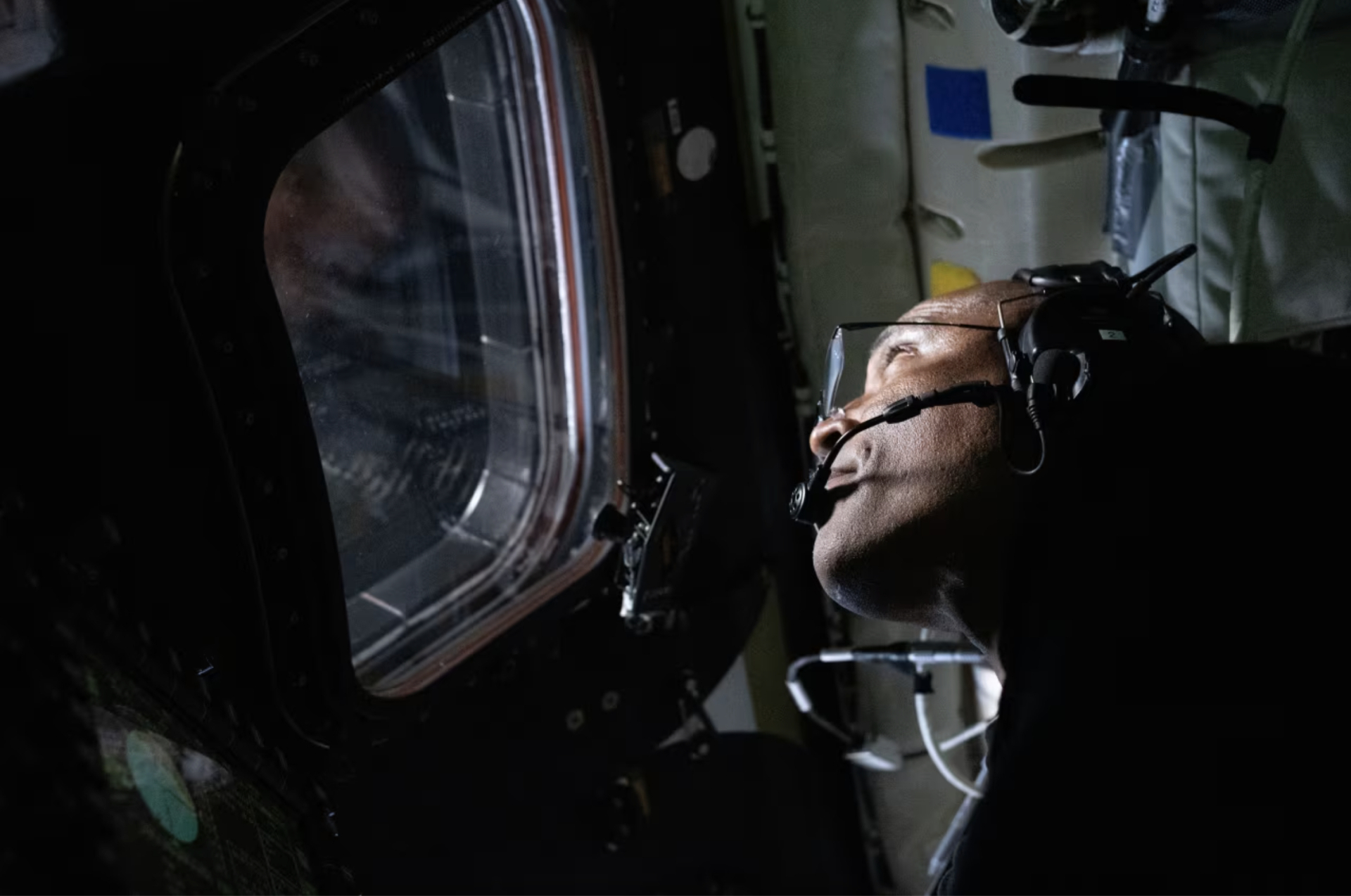 Artemis II hạ c&aacute;nh th&agrave;nh c&ocirc;ng ngo&agrave;i khơi California, ho&agrave;n th&agrave;nh sứ mệnh- Ảnh 1.