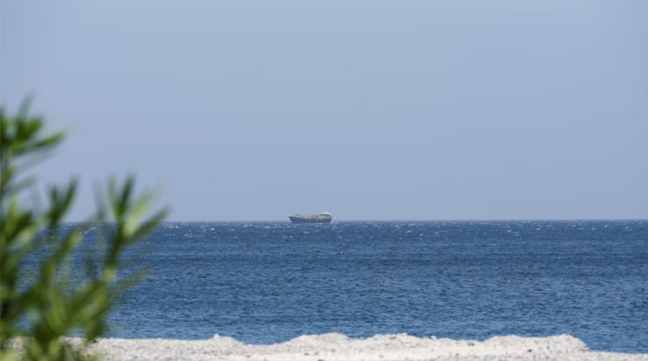 Iran c&oacute; thể thu ph&iacute; t&agrave;u qua eo biển Hormuz, rủi ro mới cho kinh tế to&agrave;n cầu - Ảnh 1.