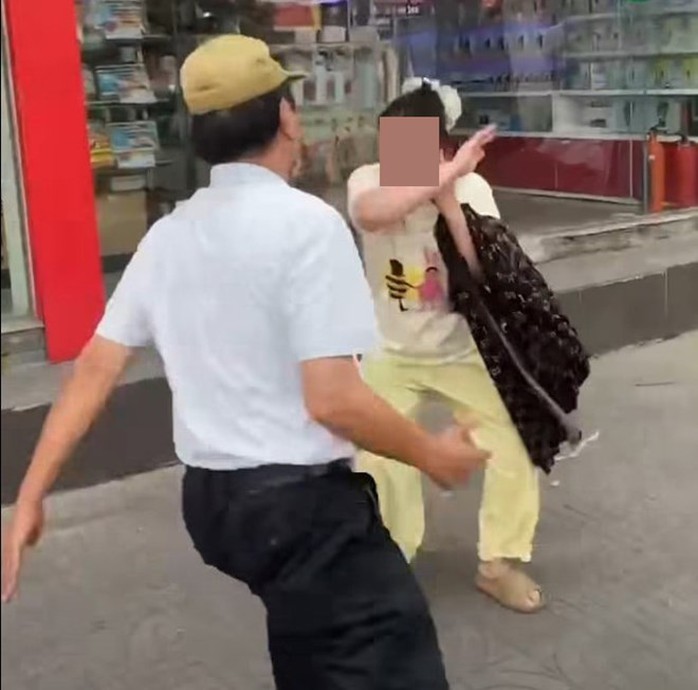 X&aacute;c minh sự việc t&agrave;i xế taxi h&agrave;nh hung kh&aacute;ch h&agrave;ng sau khi bị phản &aacute;nh th&aacute;i độ - Ảnh 1.