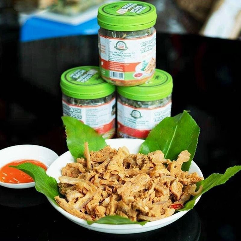 Đặc sản miền núi khiến cô ca sĩ vừa ăn vừa nhún nhảy, nhận xét: 