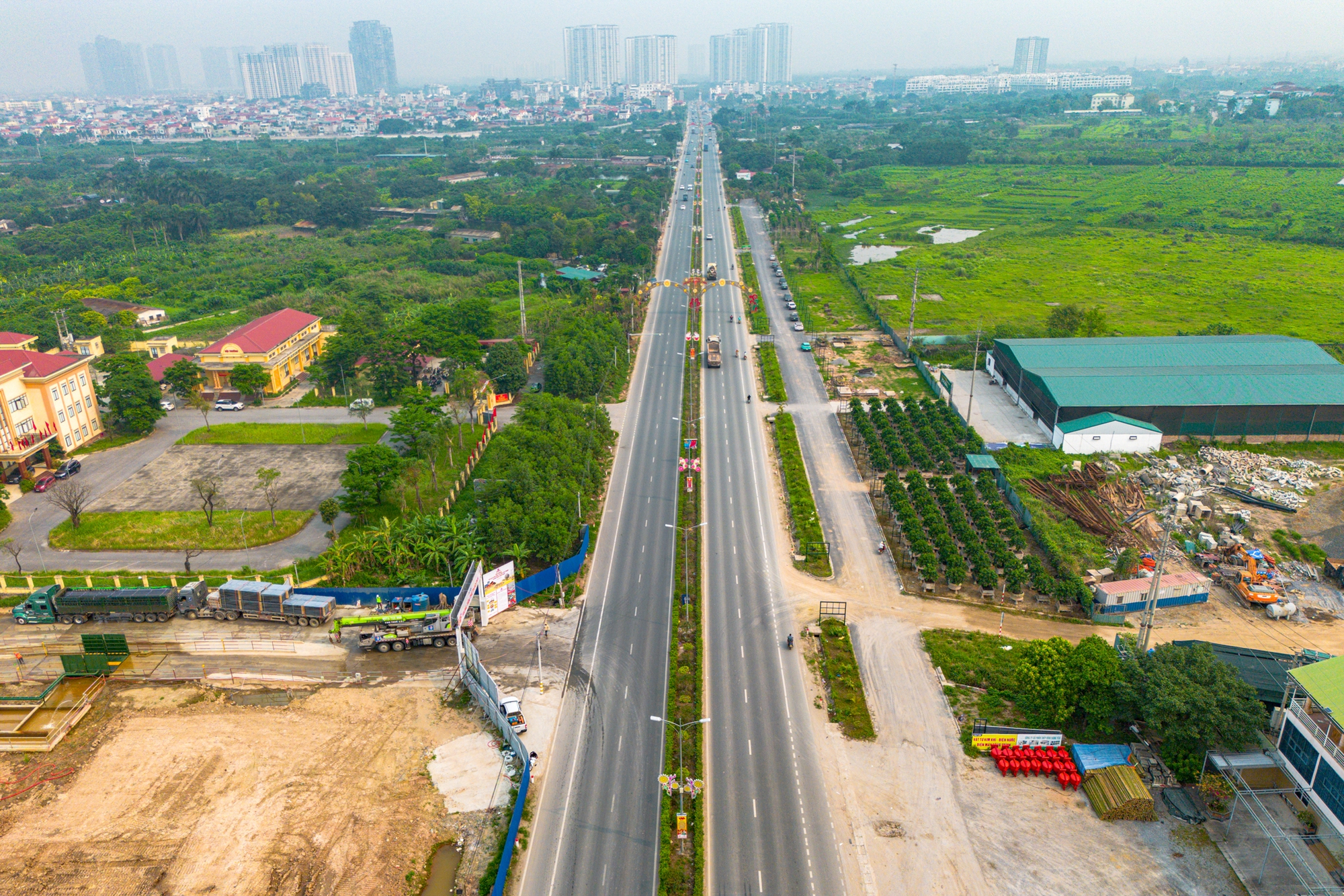 Đại c&ocirc;ng trường x&acirc;y s&acirc;n vận động lớn thứ hai Việt Nam: Lột x&aacute;c sau 2 th&aacute;ng, kh&aacute;n đ&agrave;i 60.000 chỗ dần lộ diện - Ảnh 10.