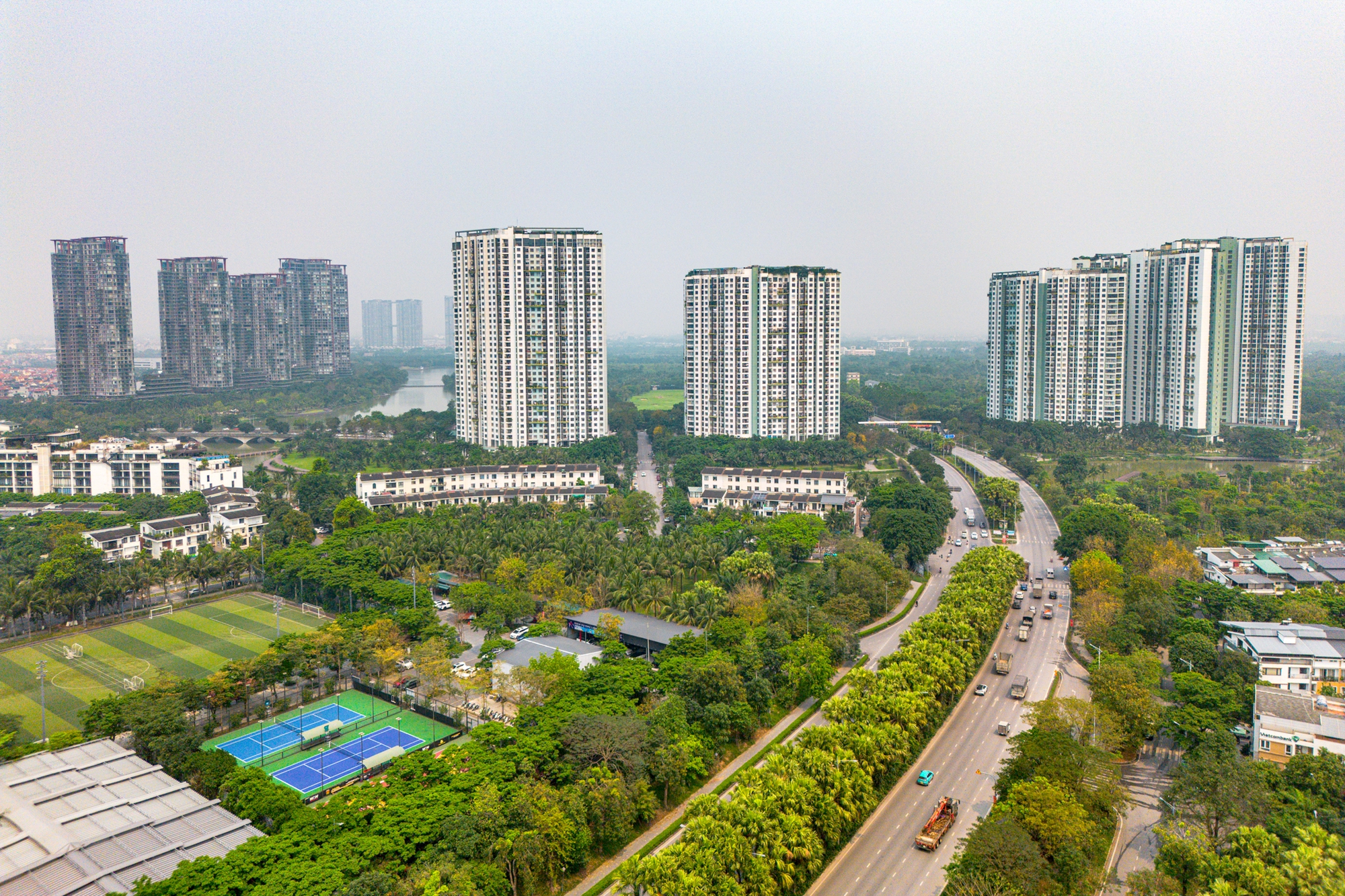 Đại c&ocirc;ng trường x&acirc;y s&acirc;n vận động lớn thứ hai Việt Nam: Lột x&aacute;c sau 2 th&aacute;ng, kh&aacute;n đ&agrave;i 60.000 chỗ dần lộ diện - Ảnh 13.