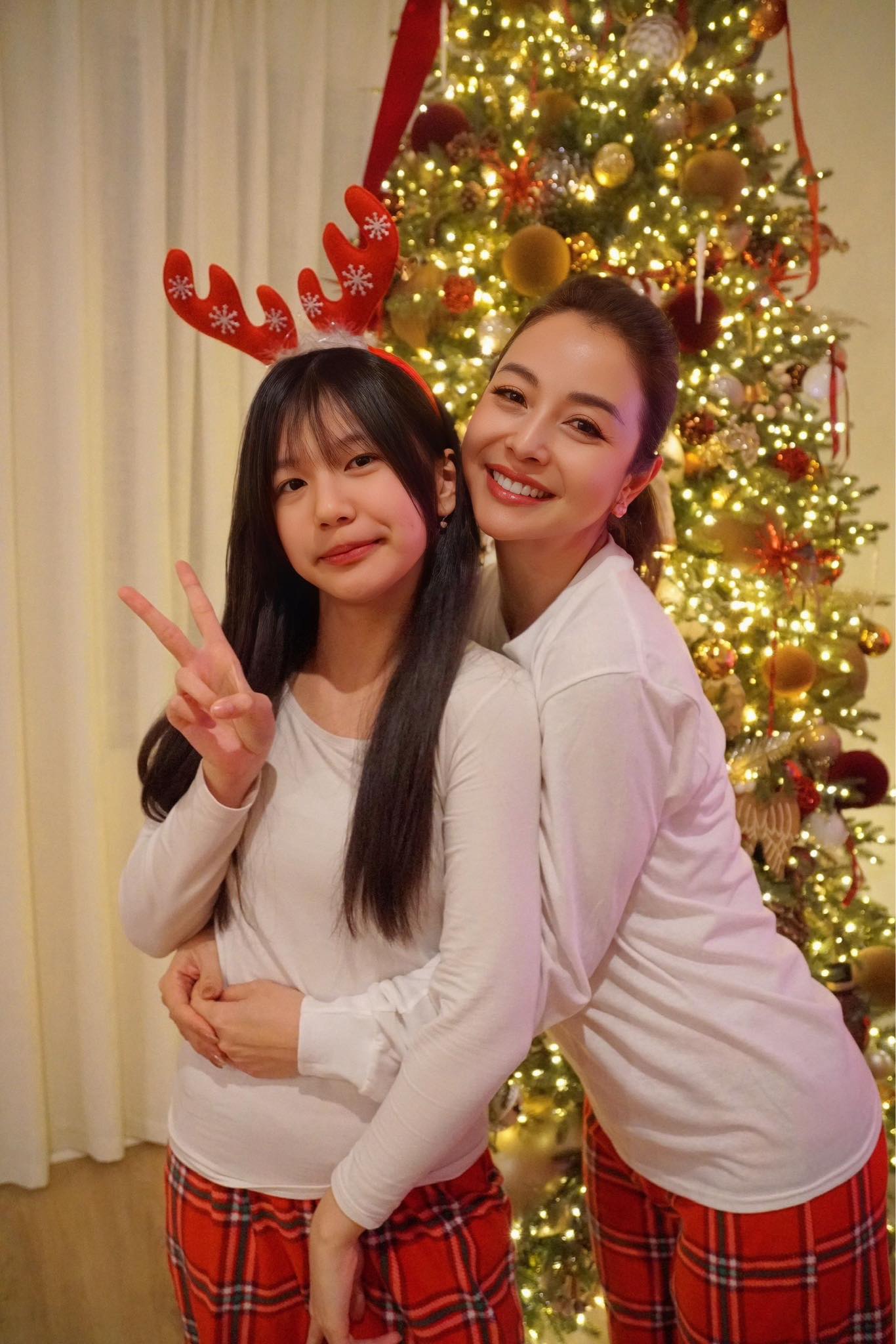 Con g&aacute;i Jennifer Phạm: Được nu&ocirc;i dạy chuẩn &ldquo;l&aacute; ngọc c&agrave;nh v&agrave;ng&rdquo;, 13 tuổi xinh như hoa hậu - Ảnh 4.