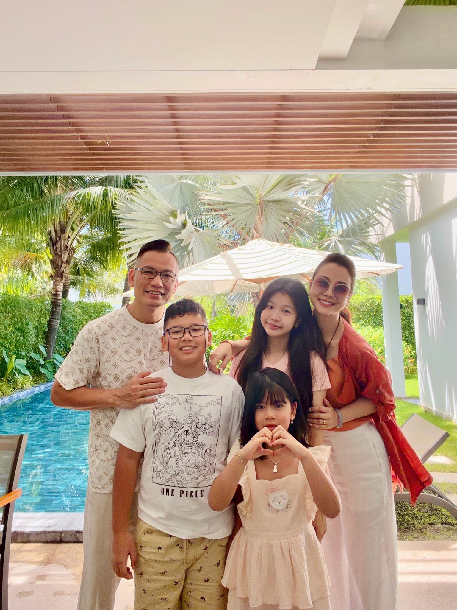 Con g&aacute;i Jennifer Phạm: Được nu&ocirc;i dạy chuẩn &ldquo;l&aacute; ngọc c&agrave;nh v&agrave;ng&rdquo;, 13 tuổi xinh như hoa hậu - Ảnh 6.