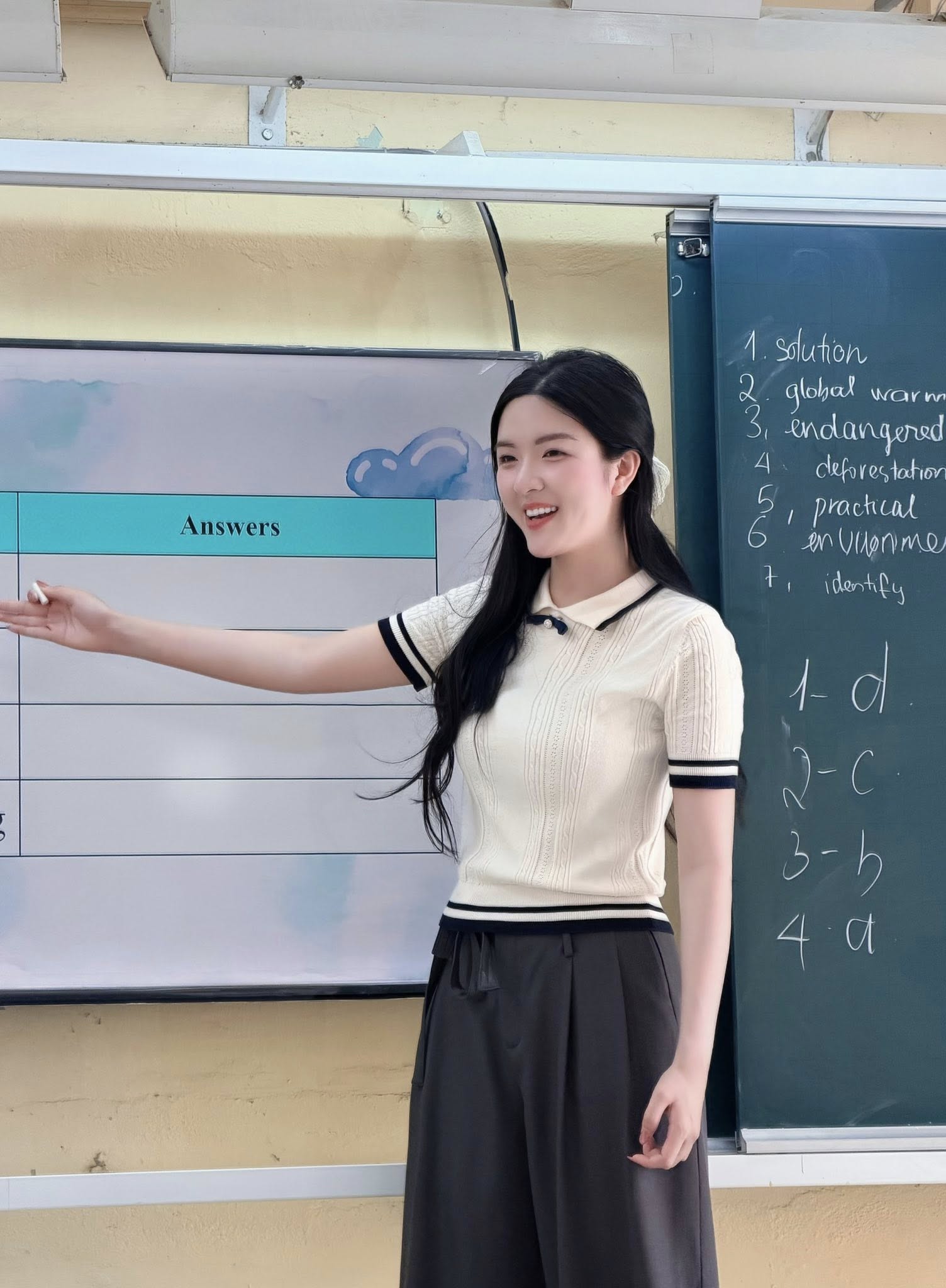 Ngẫu hứng biểu diễn ảo thuật, c&ocirc; gi&aacute;o xinh đẹp khiến CDM hết lời khen ngợi- Ảnh 4.