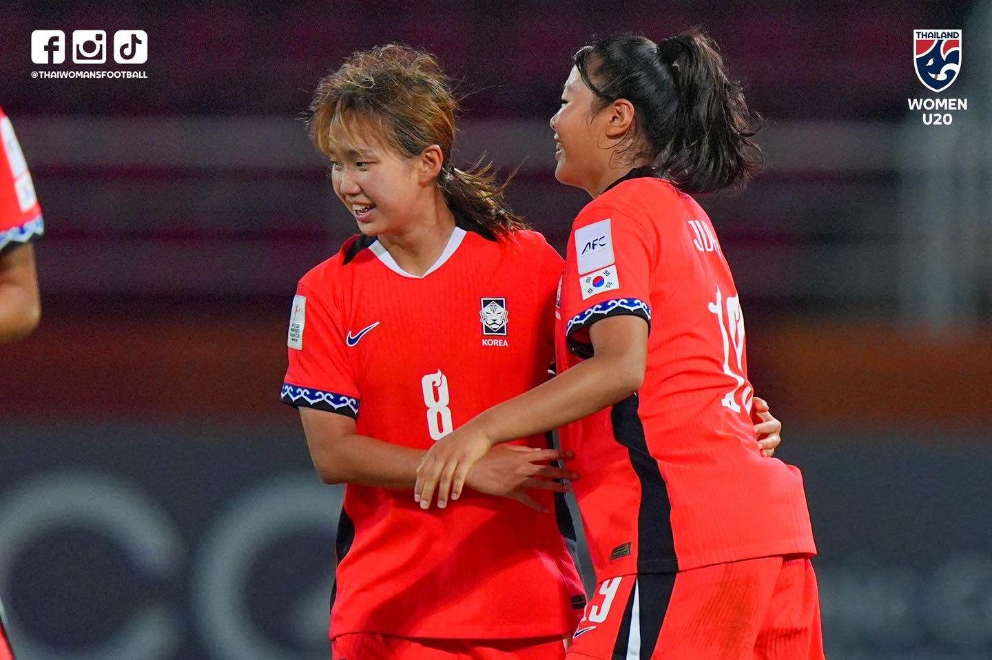 Tạo c&uacute; sốc rồi gục ng&atilde; trong hiệp phụ, tuyển Th&aacute;i Lan "vỡ mộng" World Cup - Ảnh 2.