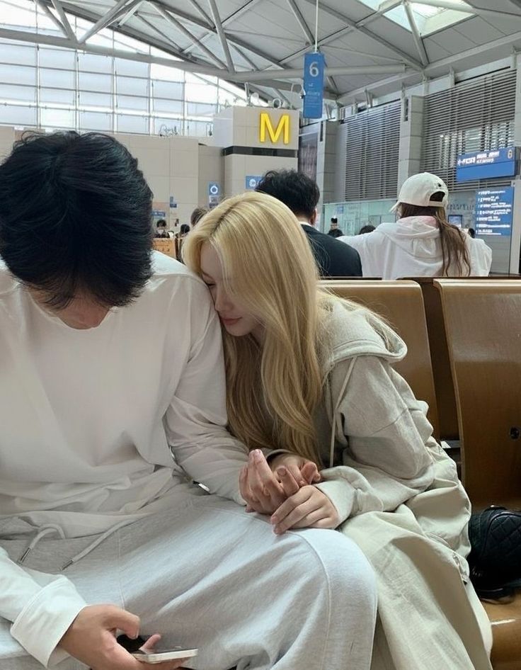 V&igrave; sao c&oacute; vợ đẹp con ngoan, đ&agrave;n &ocirc;ng vẫn l&eacute;n l&uacute;t rep story, nhắn tin với g&aacute;i xinh kh&aacute;c?- Ảnh 1.